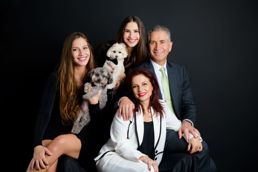 22 photo of a family created by isabelle guillen portraits